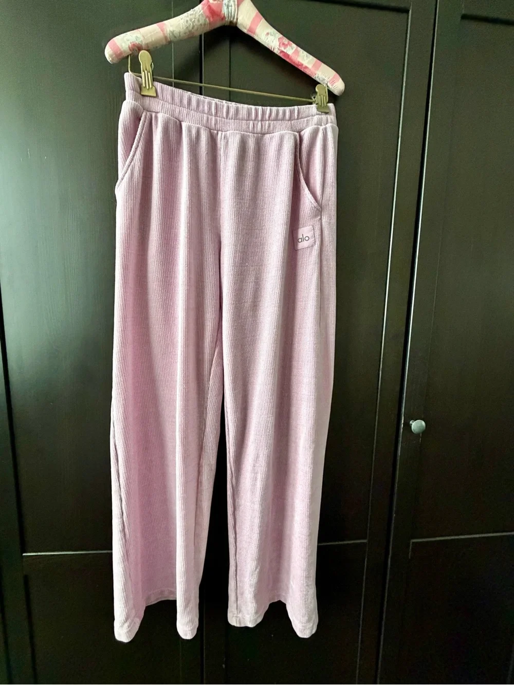 ALO Yoga Chenille High-Waist Wide Leg Chalet Pant - Sugarplum Pink